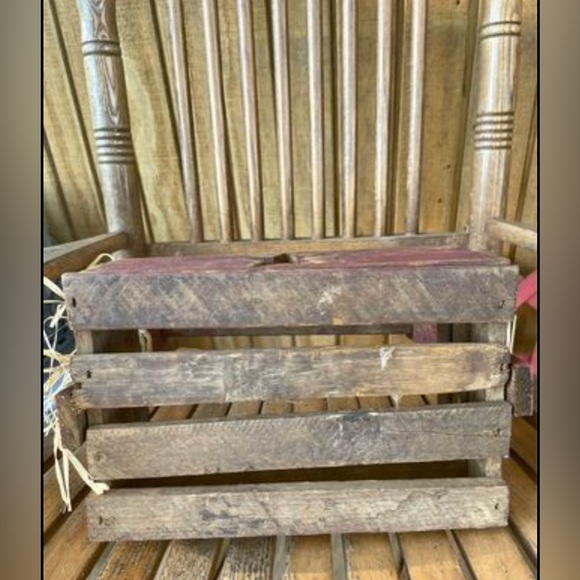 Distressed Wood Star Cutout Tote, Red - Picture 7 of 11